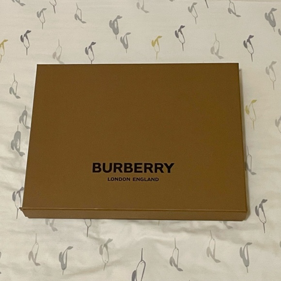 Burberry Three-piece Baby Gift Set Size 12-18 Months - Light Porcelain Blue - Picture 3 of 4